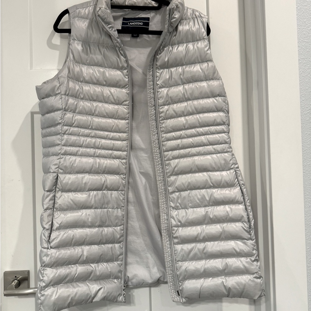 Like new. Two way zipper.